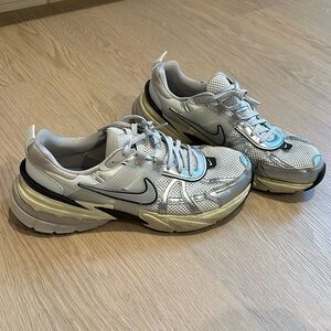 Nike V2K Run Sneaker